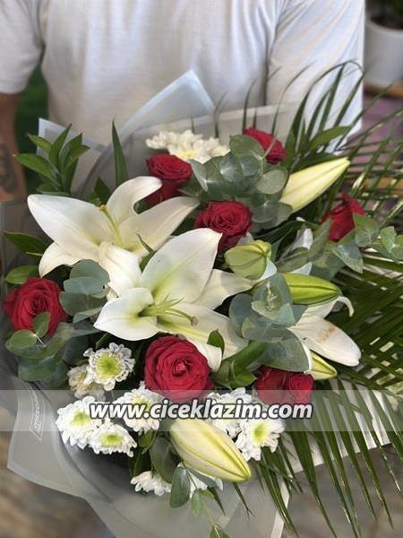 Lilyum ve Kırmızı Güller 